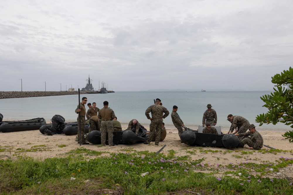 III Marine Expeditionary Force EOTG enhances small boat operation skills