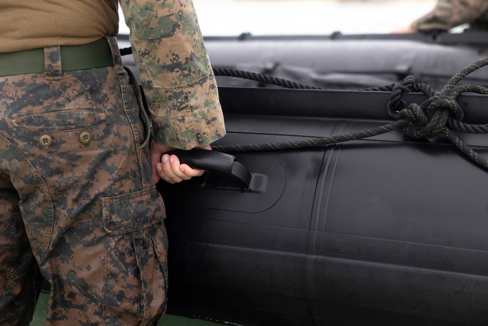 III Marine Expeditionary Force EOTG enhances small boat operation skills