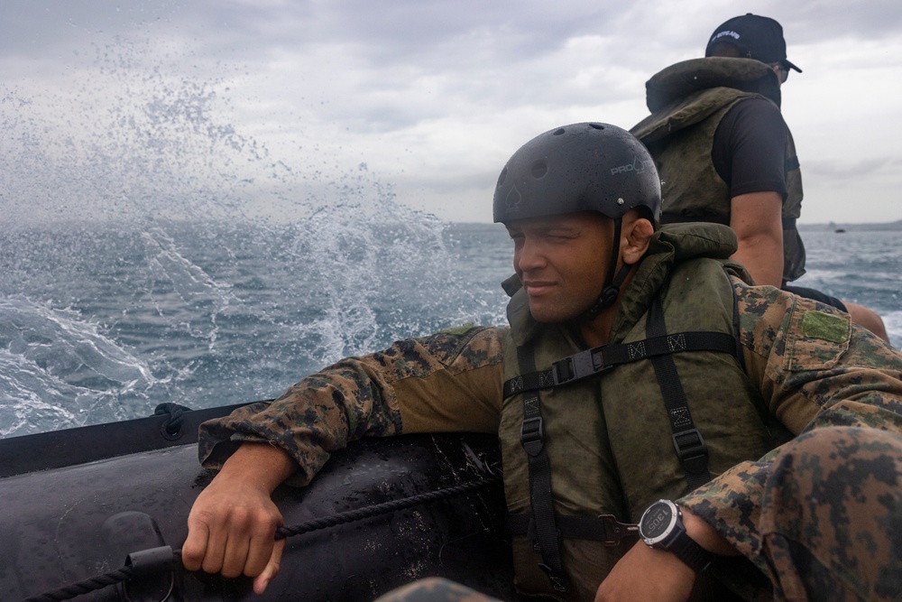 III Marine Expeditionary Force EOTG enhances small boat operation skills