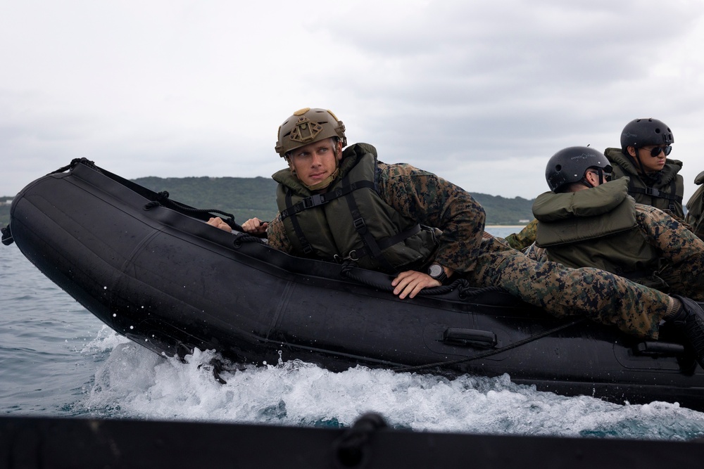 III Marine Expeditionary Force EOTG enhances small boat operation skills