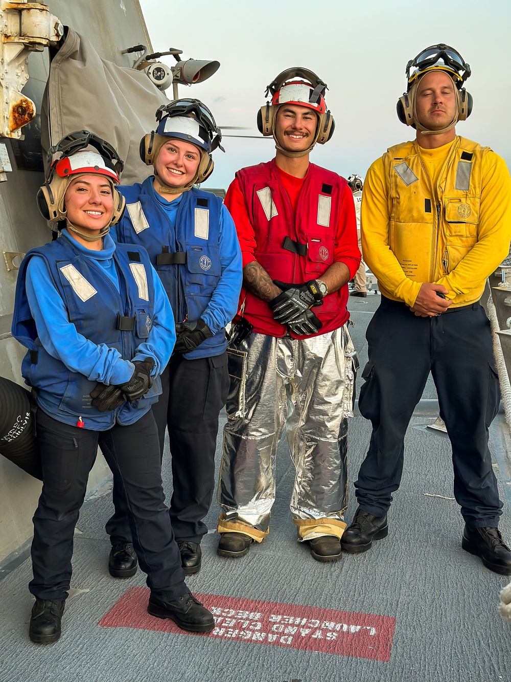 USS Gabrielle Giffords (LCS 10) conducts flight operations at sea