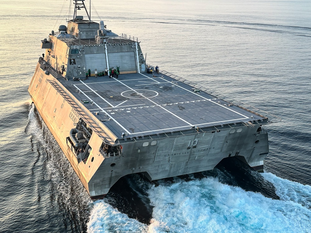 USS Gabrielle Giffords (LCS 10) conducts flight operations at sea