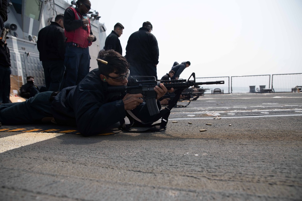 USS Ralph Johnson conducts M4 firing range