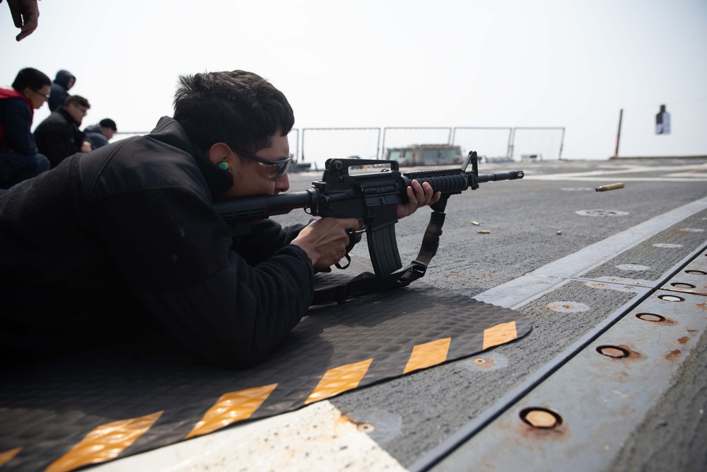 USS Ralph Johnson conducts M4 firing range