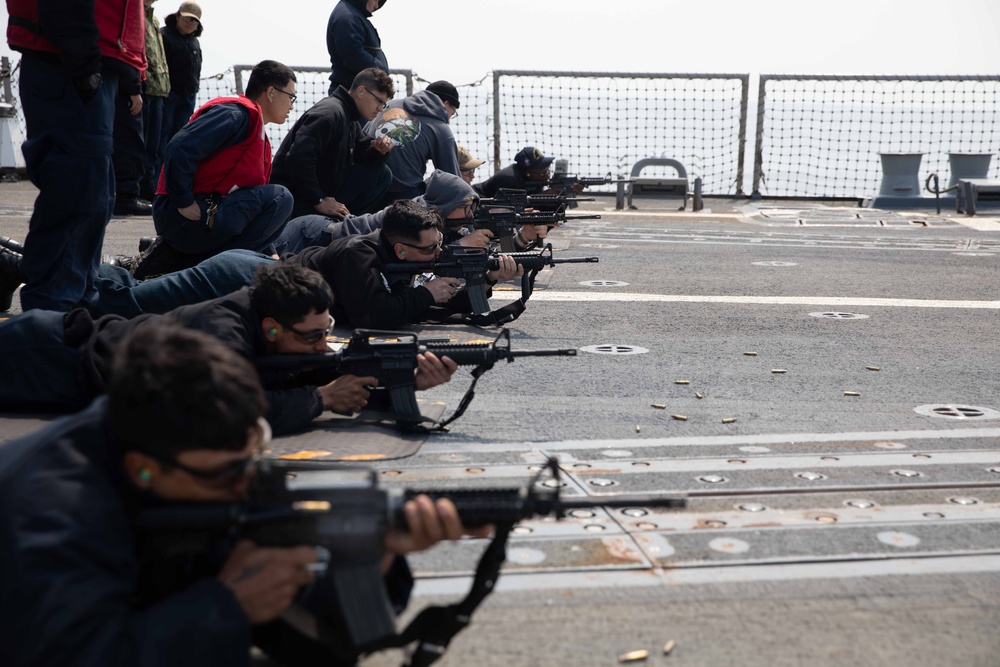 USS Ralph Johnson conducts M4 firing range