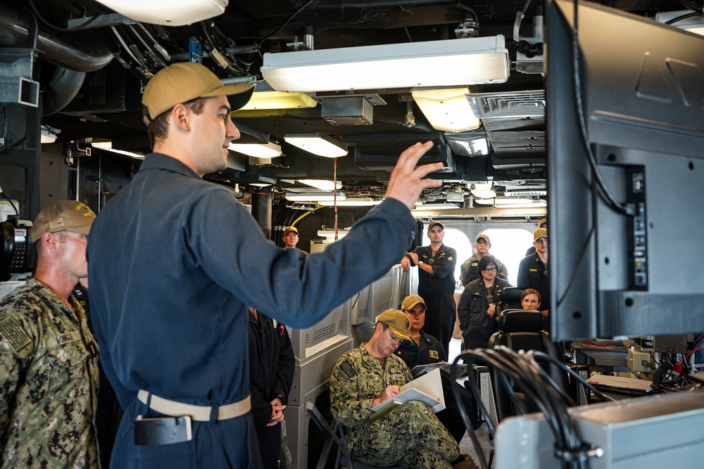 DESRON 7 Commodore visits USS Manchester (LCS 14) in port Singapore