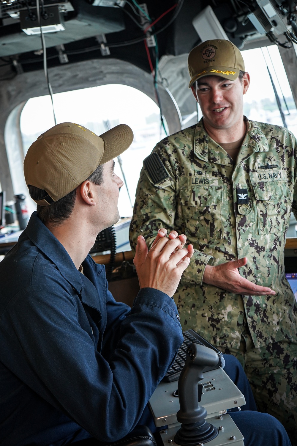 DESRON 7 Commodore visits USS Manchester (LCS 14) in port Singapore