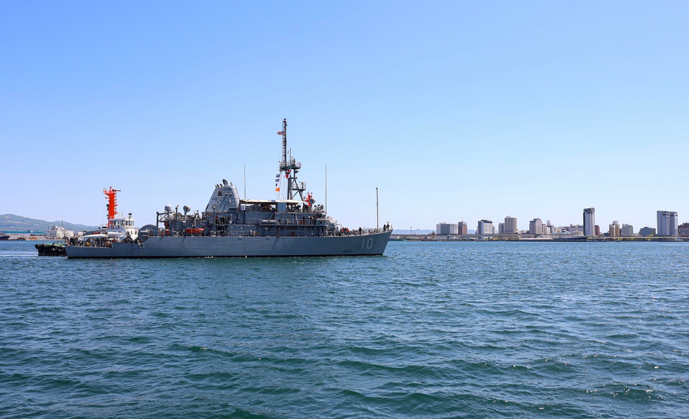 USS Warrior (MCM 10) Arrives in Hakodate, Japan