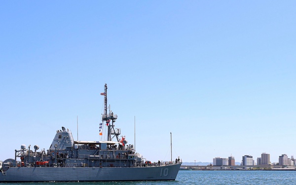 USS Warrior (MCM 10) Arrives in Hakodate, Japan