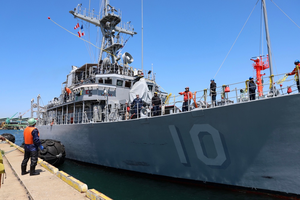 USS Warrior (MCM 10) Arrives in Hakodate, Japan