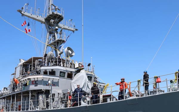 USS Warrior (MCM 10) Arrives in Hakodate, Japan