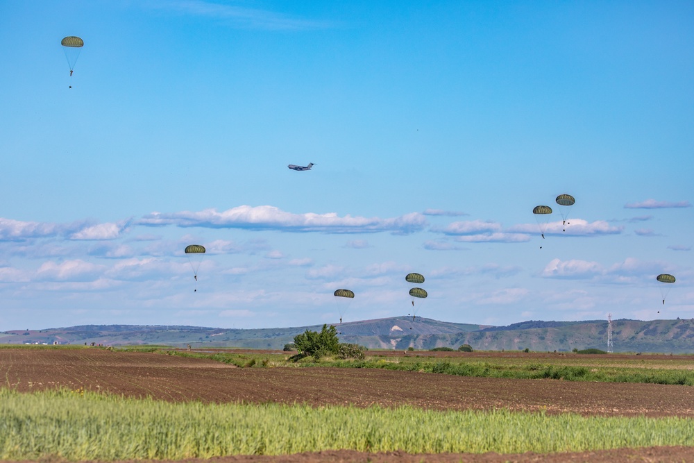 NATO troops conduct airborne jump during Swift Response