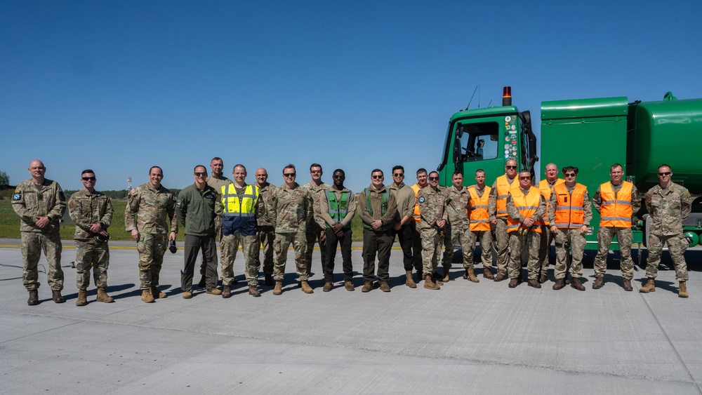 AK24: 435th AGOW command team visits Šiauliai Air Base during joint hot-pit refueling with Lithuanian Air Force