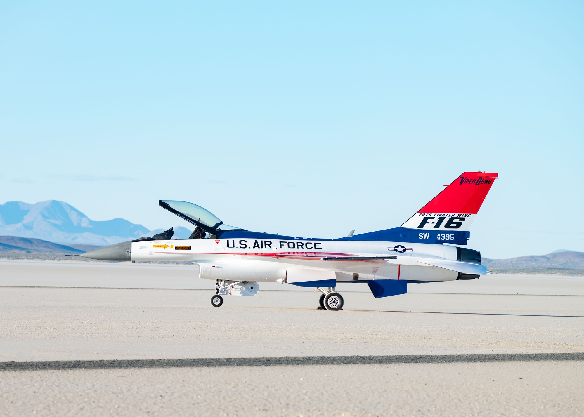 DVIDS - Images - The F-16 Viper Demonstration Team releases