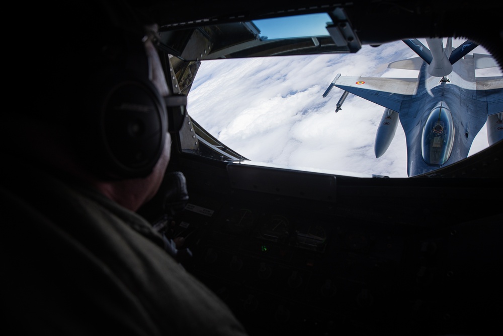 117th Air Refueling Wing refuels Romanian F-16s in the skies over Bucharest