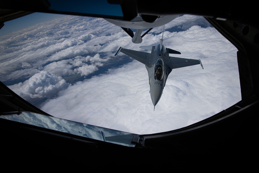 117th Air Refueling Wing refuels Romanian F-16s in the skies over Bucharest