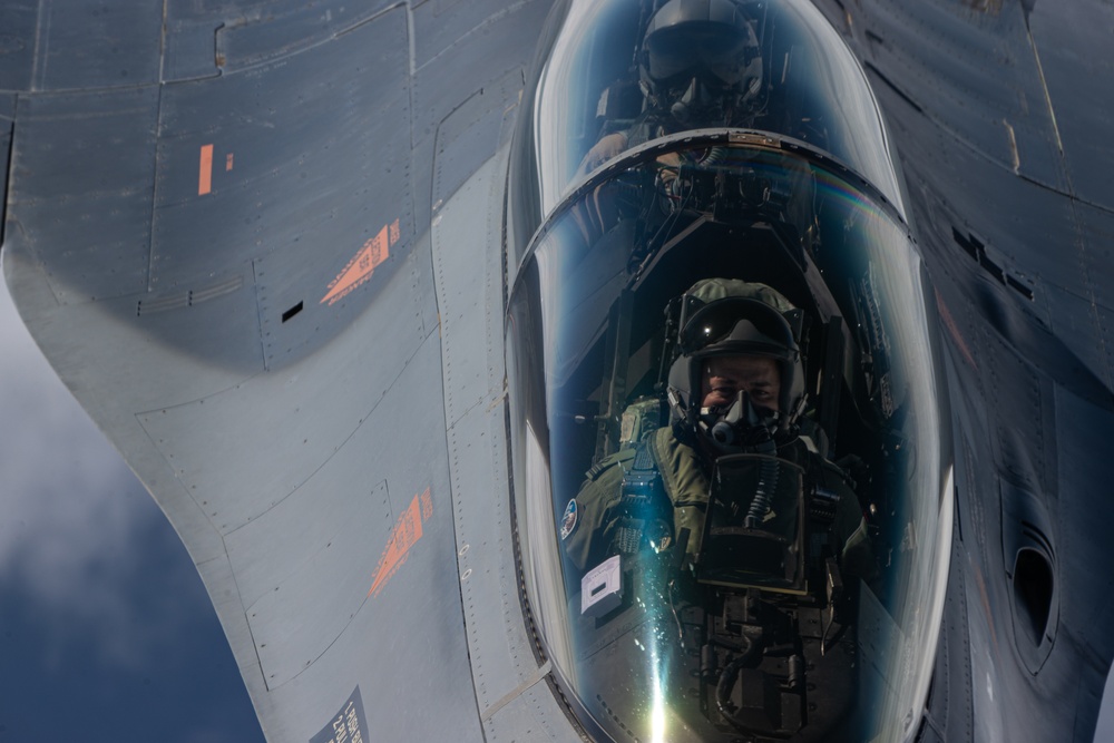 117th Air Refueling Wing refuels Romanian F-16s in the skies over Bucharest