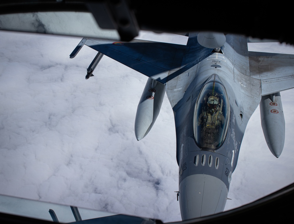 117th Air Refueling Wing refuels Romanian F-16s in the skies over Bucharest