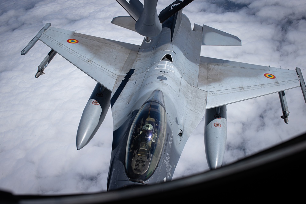 117th Air Refueling Wing refuels Romanian F-16s in the skies over Bucharest