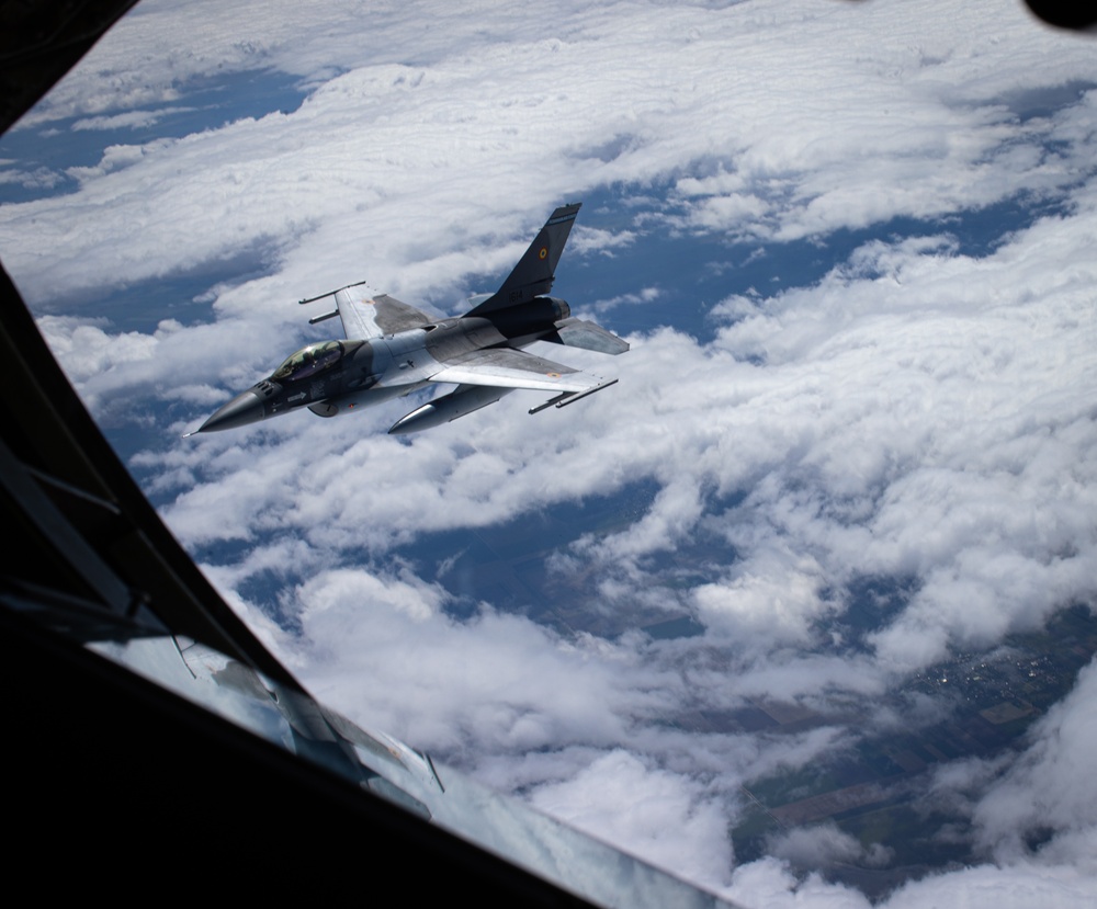 117th Air Refueling Wing refuels Romanian F-16s in the skies over Bucharest