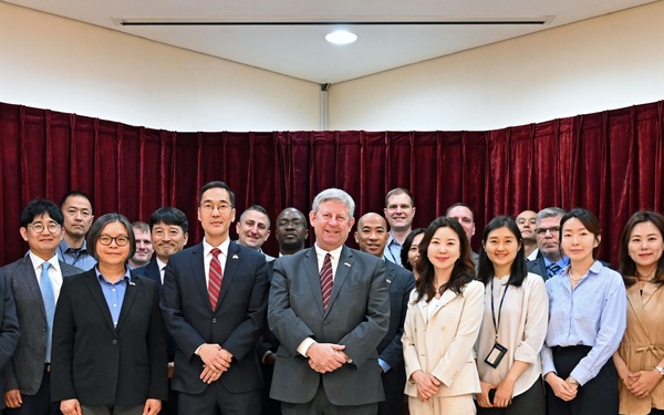 DSCA Director Jim Hursch visits the Republic of Korea