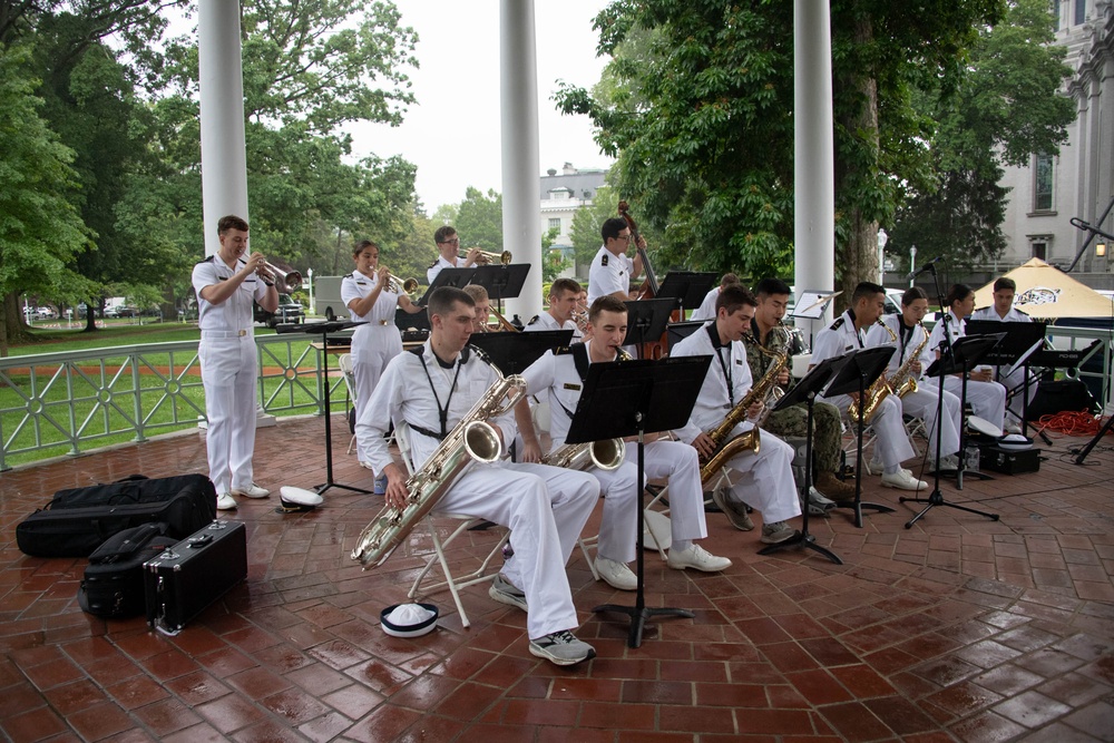 USNA Class of 2027 Hendon Climb