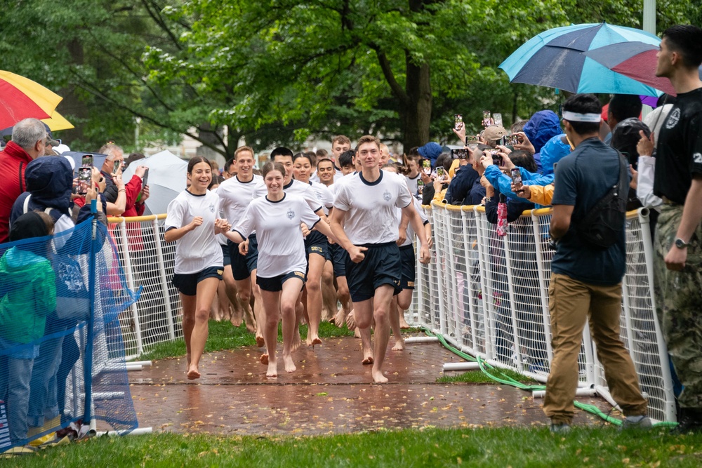 USNA Class of 2027 Hendon Climb