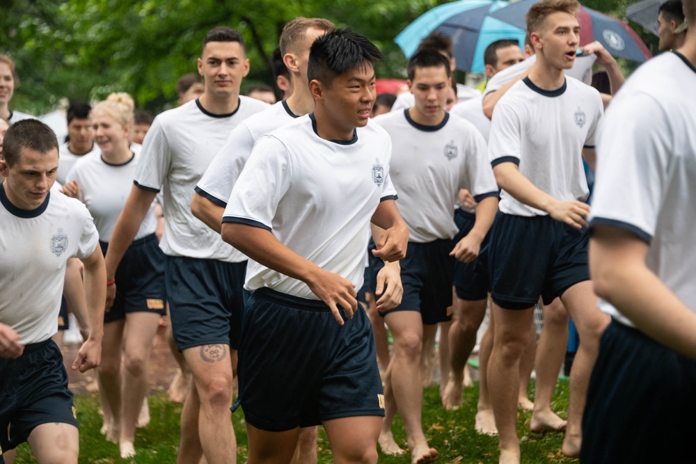 USNA Class of 2027 Hendon Climb