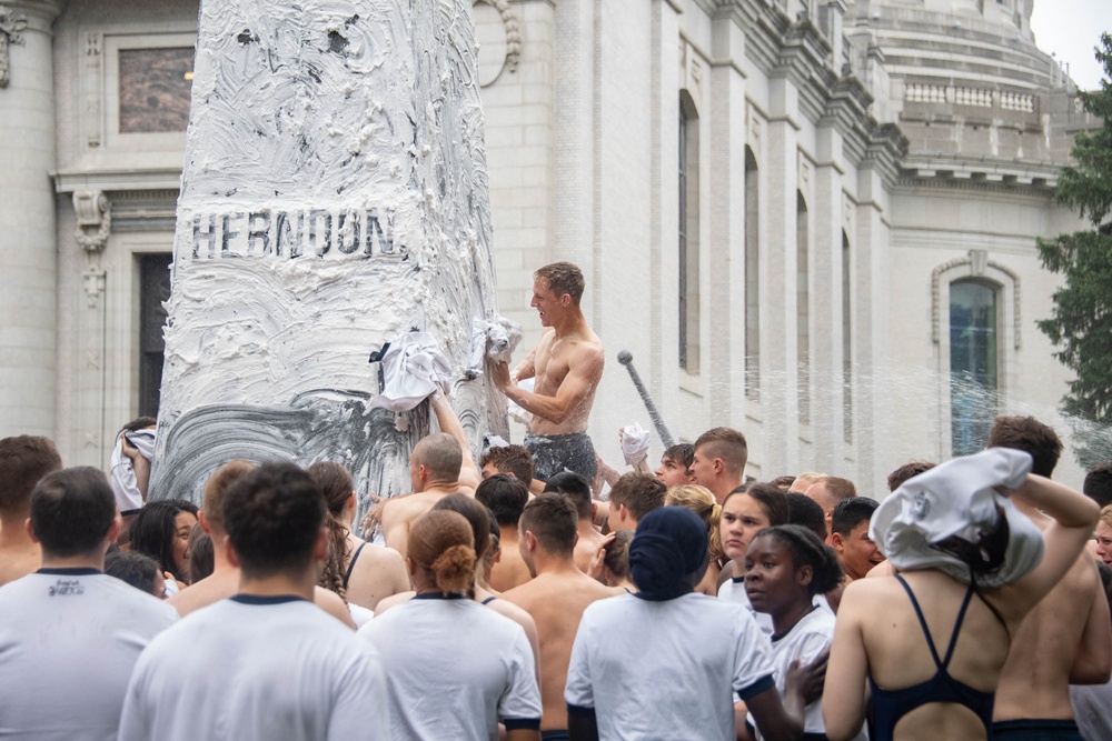 USNA Class of 2027 Herndon Climb