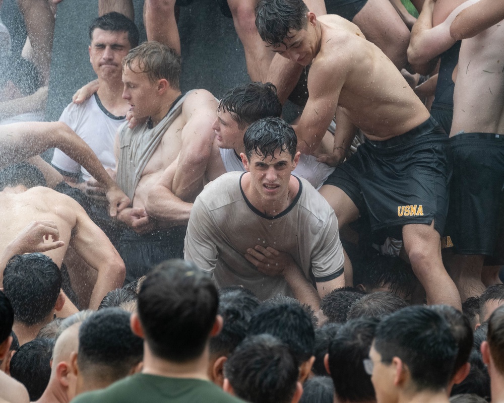 USNA Class of 2027 Hendon Climb