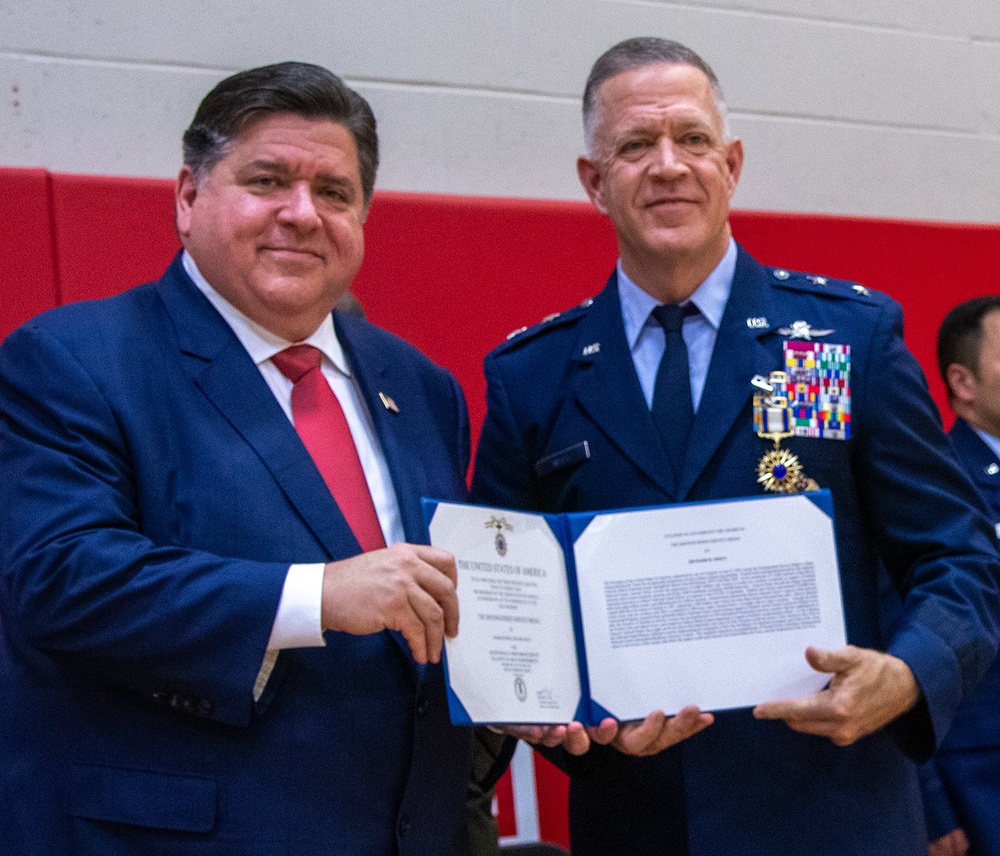 BOYD ASSUMES LEADERSHIP OF ILLINOIS NATIONAL GUARD DURING  CHANGE OF COMMAND CEREMONY