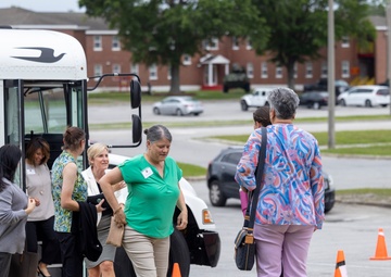 II MEF Spouses visit 2nd MLG Human Performance Center