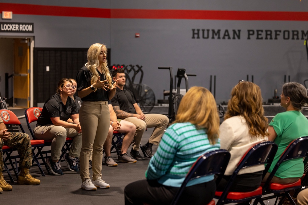 II MEF Spouses visit 2nd MLG Human Performance Center