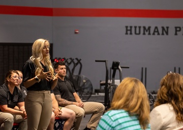 II MEF Spouses visit 2nd MLG Human Performance Center