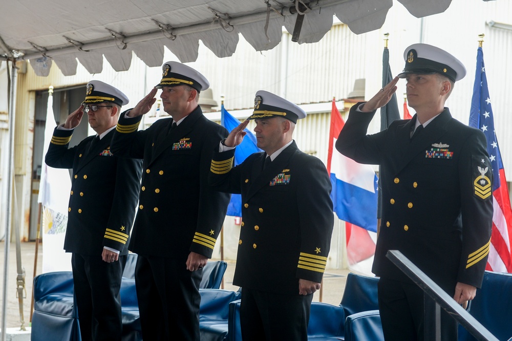 USS Cincinnati (LCS 20) Conducts Change of Command Ceremony