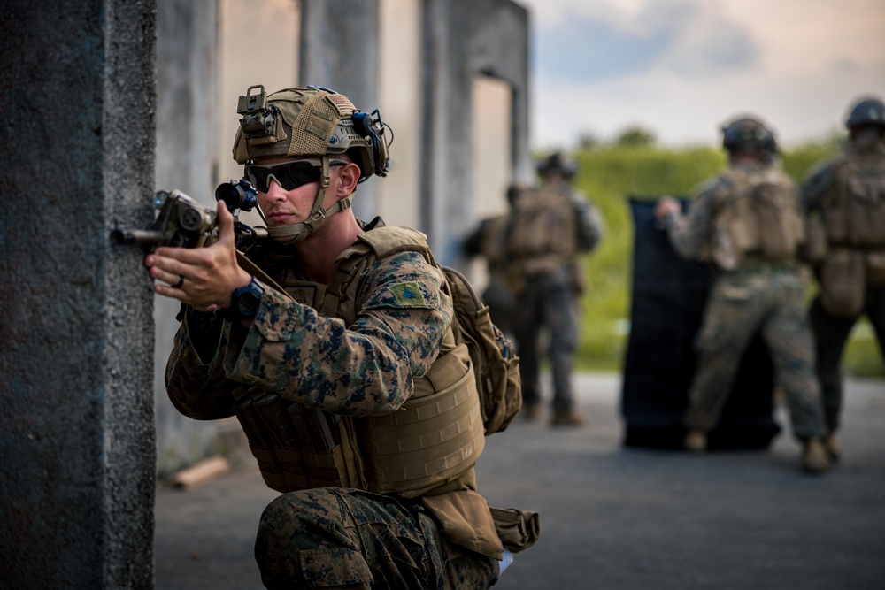 V28 Engineers Execute Urban Breaching Range