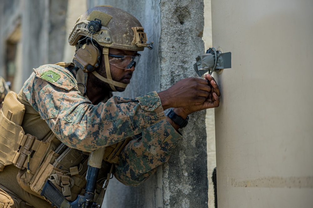 V28 Engineers Execute Urban Breaching Range