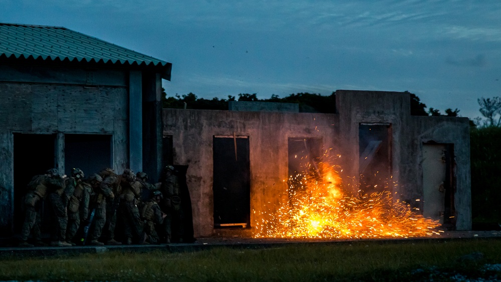 V28 Engineers Execute Urban Breaching Range