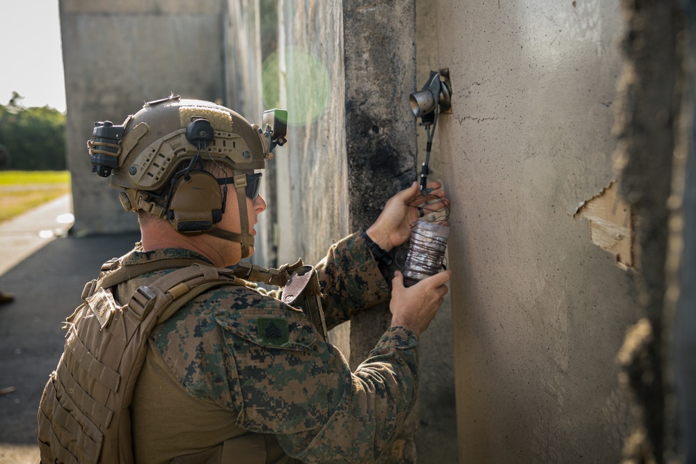 V28 Engineers Execute Urban Breaching Range