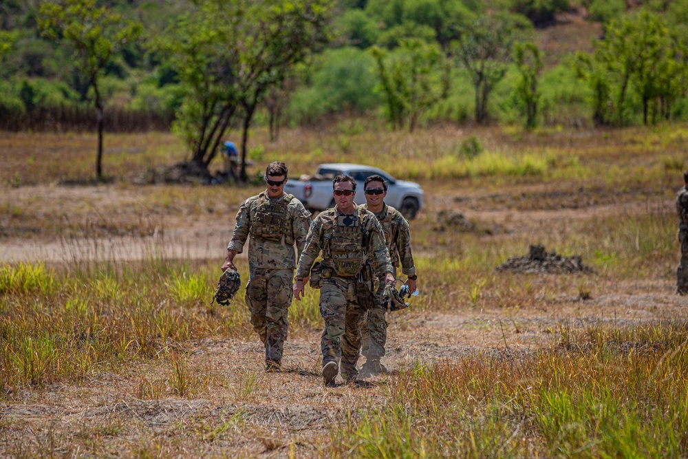 2nd Battalion, 27th Infantry Regiment, 3rd Infantry Brigade Combat Team, 25th Infantry Division conducts OPORD and AAR