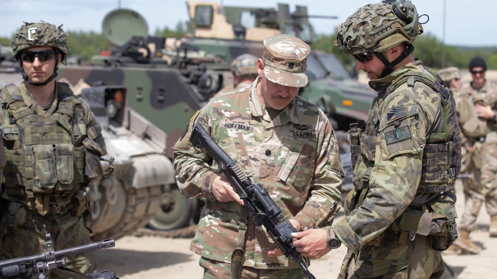 Lt. Col. Kevin Hoffman, 29th Infantry Division talks with a Czechia soldier in Libava, Czechia