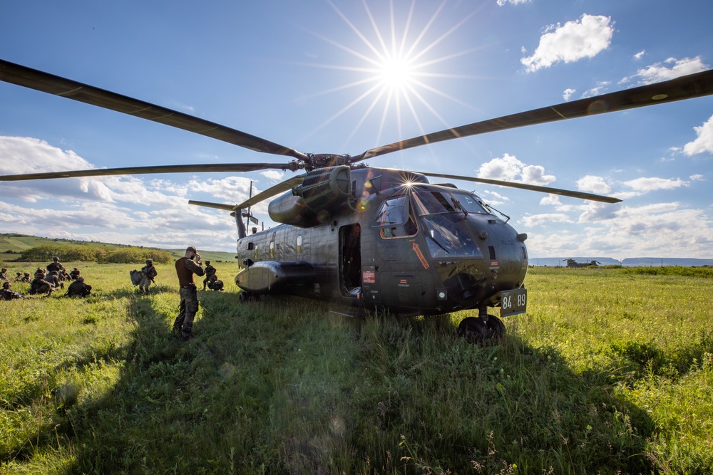 NATO troops train together during Swift Response