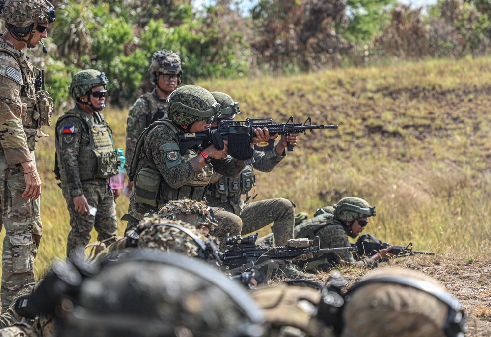 2nd Battalion, 27th Infantry Regiment, 3rd Infantry Brigade Combat Team, 25th Infantry Division conducts live fire exercise