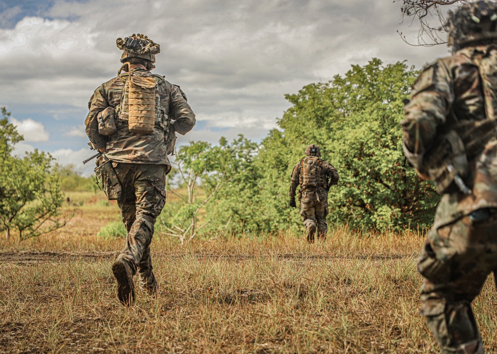 2nd Battalion, 27th Infantry Regiment, 3rd Infantry Brigade Combat Team, 25th Infantry Division conducts live fire exercise