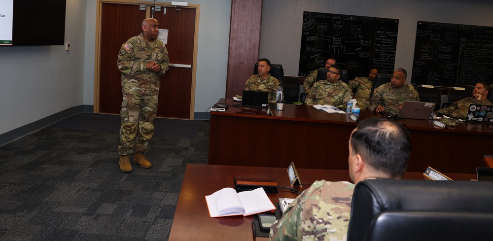 Warrant Officer Cohort collaborate at Greely Hall