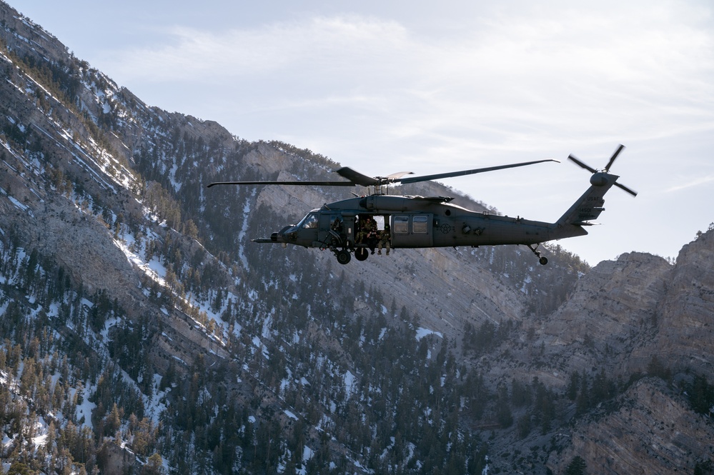 Airmen from the 88th TES and 413th FLTS conduct combat rescue training