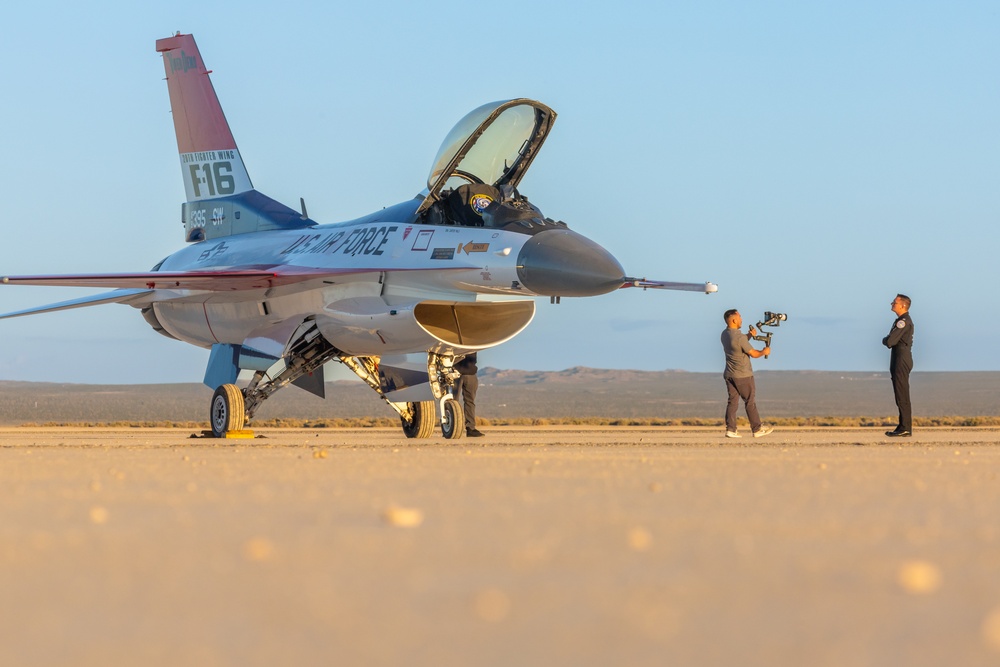 412th Test Wing recreates iconic livery for F-16 Viper Demo Team