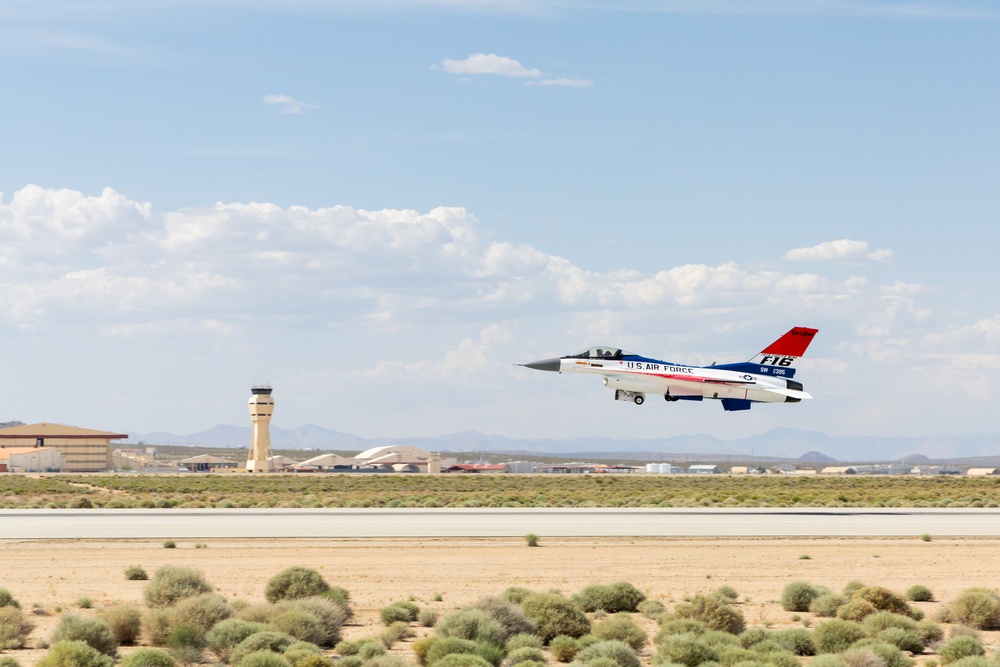 412th Test Wing recreates iconic livery for F-16 Viper Demo Team