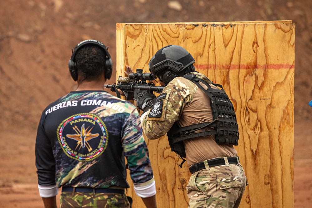 Fuerzas Commando 24 Assaulter Course