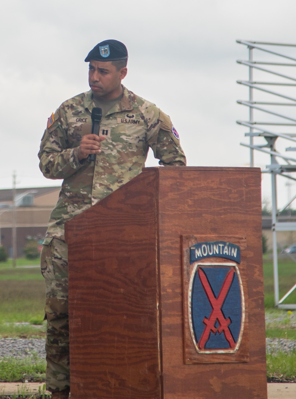 510th Human Resources Company Holds Change of Command